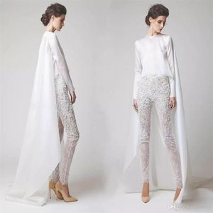 2022 Blanc Dentelle Combinaisons Femmes Robes De Bal Avec Cape Perles Manches Longues Robe De Soirée Pantalon De Mode Robes Formelles Robe De Fes294Q