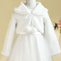 2022 Veste d'hiver blanche Girls Kids Capes chaudes manches longues Mariage Fleurée Fleurée Veste enveloppe Bridal Petites filles Accessoires en stoc 2284