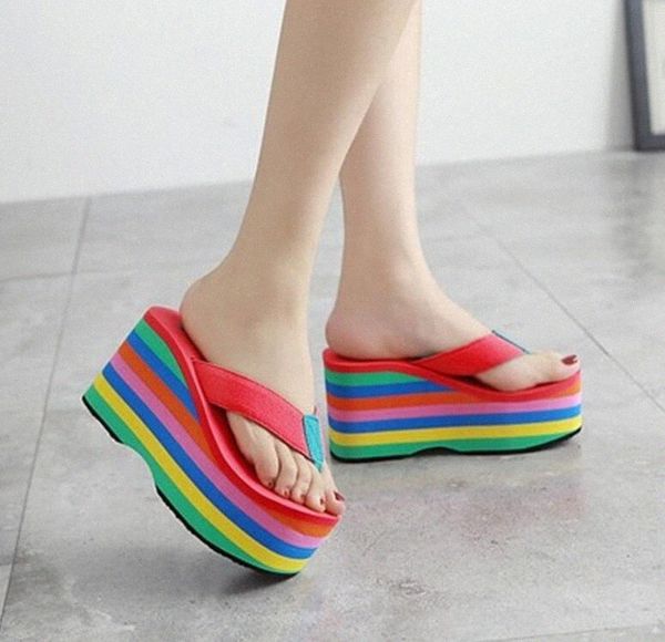 2022 gros femmes tongs sandales nouveau fond épais plate-forme pantoufles pente plage femme arc-en-ciel coloré pantoufle q8cL #