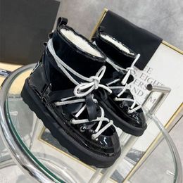 2022 Hiver Nouvelle mode vers le bas bottes de neige chaudes femmes bout rond boucle en cristal noir à lacets cheville hiver laine courte chaussures de travail courtes