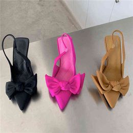 2022 vrouwen 8 cm hoge hakken sandalen dame fetisj lage hakken slingback vlinder boog knoop zomer sandles luxe ontwerper perzik schoenen g220518