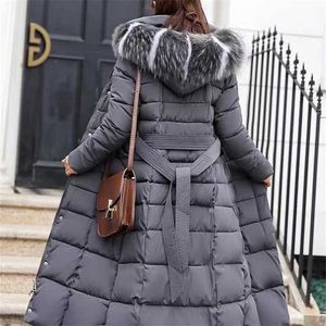 2022 femmes automne hiver mode marron noir chaud épais vers le bas manteau veste surdimensionné Vintage luxe à capuche longs manteaux Parka 211215