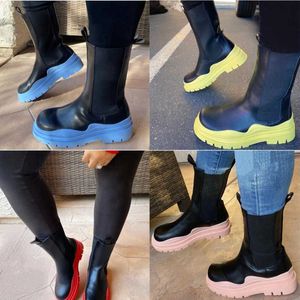 Retail 2022 Women Designer Medium laarzen Nieuwe dik opgeloste warme elastische schoenen Ronde hoofd Leisure PU -laarzen