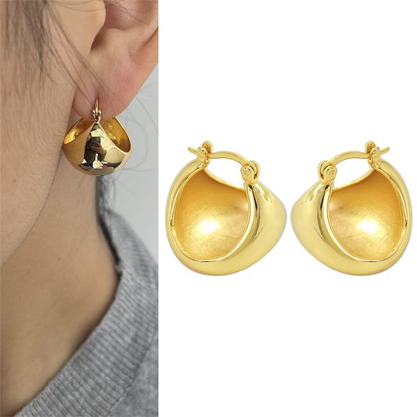 2022 Pendientes de aro para mujer Encantos de moda simples Loves Stud Pendientes chapados en oro Lujo de alta calidad Novia Coreana India Regalo de Navidad Accesorio de joyería femenina