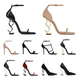 2022 femmes de luxe Sandales Chaussures designer talons hauts en cuir verni Gold Tone triple noir nuede rouge femmes dame mode sandales Parti Mariage Bureau pompes