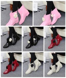 2022 Femmes Bottes de pluie Galoshes Style sud-coréen avec fleur Bowknot Antisiskide Bas Shaut d'eau Wellington Chaussures en caoutchouc Ajouter V3938445