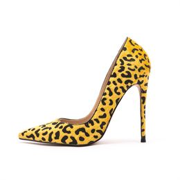 2022 sandales pour femmes printemps et automne nouvelle mode européenne et américaine jaune imprimé léopard talons aiguilles bout pointu pompes