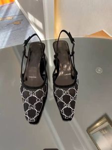 2022 Dames slingback sandalen pump Aria slingback schoenen worden gepresenteerd Zwarte mesh met sprankelend kristalmotief Gespsluiting aan de achterkant