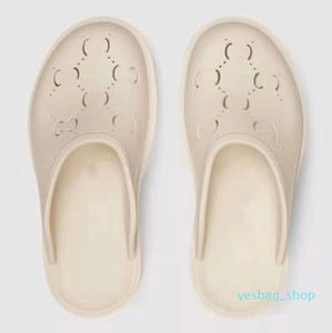 2022 femmes sandales pantoufles chaussures de plage mocassins appartements pantoufle luxe hommes plate-forme creux motif taille 35-44