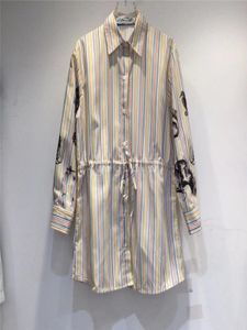 2022 Femmes Stripe Sweatshirt Summer Designer Tops Shirts Blouse avec lettre Graffiti Print Femme Milan Runway Spring Designer Lon9026852