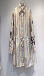 2022 Femmes Stripe Sweatshirt Summer Designer Tops Shirts Blouse avec lettre Graffiti Print Femme Milan Runway Spring Designer Lon1435558