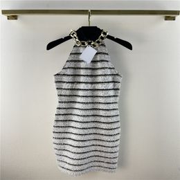 2022 Femmes Summer Sexy Robes Robe avec chaîne de chaîne de piste de piste de concepteur Tabreau t-shirt T-shirt High End Bodycon Striped Imprimé pull