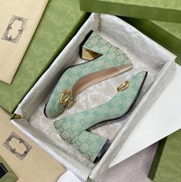 2022 Femmes Talons Hauts Chaussures Habillées Formelles Designer Luxe Broderie Cuir Boucle Plate Sandale Dames Lettres En Métal Fête De Mariage Mode 7cm