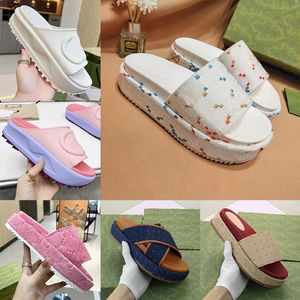 2022 dames slipper mode geborduurde canvas designer dia glijden op slippers meisjes 60 mm canvas bedekte platform sandalen en stofzakken big66