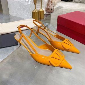 2022 Womens Slipper Luxe Flat High Heels Lederen Dia Mid Hak 4 cm Dames Designer Sandals