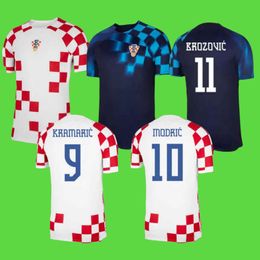 Maillot de football de la Coupe du monde 2022 22/23 Accueil 10 Modric 7 BREKALO # 4 PERISIC Chemise extérieur # 11 BROZOVIC # 9 KRAMARIC # 18 REBIC # 17MANDZUKIC National