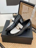 20223 Chaussures de robe en cuir de haute qualité Muis de créateurs de créateurs Femmes Locage de luxe Taille 35 à 40