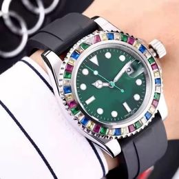 2022Casual Montres Mouvements automatiques originaux Bracelet en caoutchouc Première qualité Saphir miroir Montre homme Décoration diamant colorée W237T