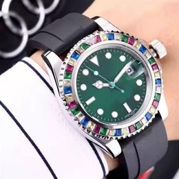 2022 Relojes casuales Movimientos automáticos originales Correa de caucho Espejo de zafiro de primera calidad Reloj para hombres Decoración de diamantes coloridos W305K