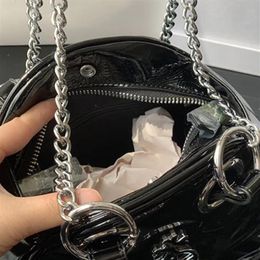 2022Designer Vivie Black Bowling Bag Saturne Star Star Lacquered Retro Assit Sac Handbag Sac à main Dark Punk Style Dazzling Laser épaule 1984