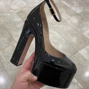 2024 Zapatos de vestir de moda para mujeres de alta calidad Charol Lady Bombas Diseñador de lujo Plataforma de dedos redondos 15.5 cm Fiesta de bodas de tacón alto 35-42