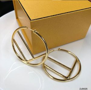 2022 Luxury Designer Boucles d'oreilles Classic Minimalic Stud Letters Gold Grand Round Round Oreille pour femmes Bijoux de marque de haute qualité 2670290
