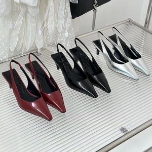2024Luxurys Dames Sandalen Designer High Heel Shoes Brand Metal Buckle Flat Base 4 cm 6 cm dunne hiel puntige teen Zwart naakt rode trouwschoenen Maat 35-42