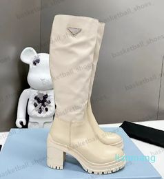 Botas de cuero brillante de nailon para mujer, zapatos de combate monolitos brillantes, media longitud exterior gruesa, bota larga de longitud media, diseñador, 2022SS