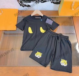 2022SS designer de luxe noir polo t-shirts nouveaux garçons ensembles de sport d'été à manches courtes polo shirtshorts pantalon costume impression classique 8418172