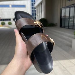 2022 mujeres zapatillas de verano Bom Dia Flat Mule Corias ajustadas con hebillas doradas de tono de oro Summer Diseño de moda de cuero Toboganes Mujeres