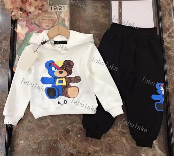 2023 015T Conjuntos de ropa de diseñador para niños Baby Boy Girls Little Bear Un pantalón con capucha Traje de dos piezas Niños Letras clásicas Diseño Cl7551082