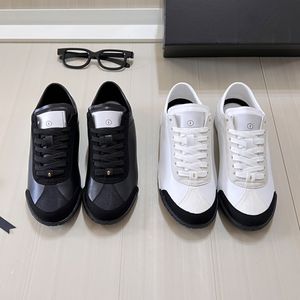 24SS Designer schoenen Casual Sneakers Classic Black White Luxury Vintage Comfortabele lage trainers vrouwen logo reliëfkalfsleer lederen veter platte sneaker