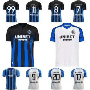 2023 24 Club Brugge Soccer Jerseys Hommes Team 99 THIAGO 9 JUTGLA 7 SKOV OLSEN 20 VANAKEN 77 ZINCKERNAGEL 27 HOJER 17 BUCHANAN 8 SKORAS Kits de chemise de football Uniforme