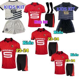 2023 24 Stade Rennais TERRIER BOURIGEAUD voetbalshirts voor kinderen DOKU THEATE KALIMUENDO GOUIRI MAJER SANTAMARIA Home Red Away 3e voetbalshirts