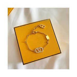 2023 5A Kwaliteit Designer ARMBANDEN Ontwerp Bangle Roestvrij Staal Gouden Gesp Armband Mode-sieraden voor Vrouwen en Mannen Vergulde Gouden Armband Hoge Kwaliteit valentino