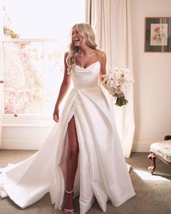 2023 Une ligne robes de mariée pays plage côté ivoire fendu chérie vintage robes de mariée plus la taille satin balayage train robe de novia