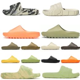 Adilette 22 Slippers Bone Core Slippers Desent Zand Aardebruin Enflame Oranje Glow Groen oker Pure hars Roet Onyx Zwart Grijs Magie