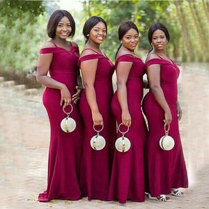 2023 Afrikaanse bruidsmeisje jurken Off Shoulder Spaghetti Riraps Satin Plus Size Mermaid Floor Lengte Maid of Hurken Troogs Wedding Guest Jurk