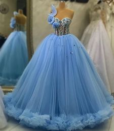 2023 avril Aso Ebi Crystals perles Quinceanera Robes Sky Blue Sheer Neck Ball Ball Tulle Prom Part Fête Pageant Robes d'anniversaire Robe
