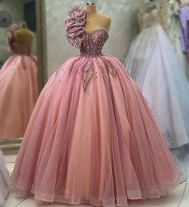 2023 April Aso Ebi Pink Lace Quinceanera Dresses Pearls Sheer Neck Ball Jurk TULLE Prom avondfeestje Pageant Verjaardagsjurken Jurk ZJ0239