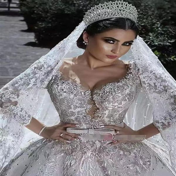 2023 Árabe con encanto una línea Vestidos de novia Ilusión Apliques de encaje completo Diseñador Cristal Rebordear Satén Mangas largas Capilla Tren 242v