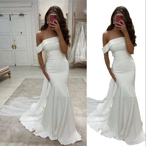 2023 Vestidos de novia de sirena árabe Elegante Simple Fuera del hombro Satén Largo Vestidos de novia formales Overskirts Sweep Train