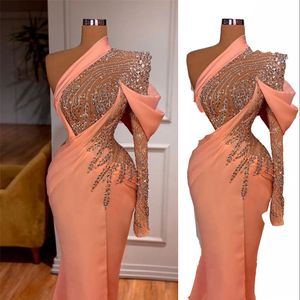 2023 Arabe Sexy Peach Robes De Bal Une Épaule Illusion Manches Longues Perles De Cristal En Mousseline De Soie Sirène Robe De Soirée Fête Pageant F255O