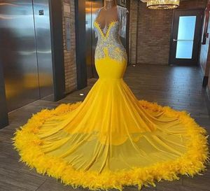 2023 Arabe Yellow Feather Lace Man Garges Prom Robes de soirée avec des robes de bal de sirène en cristal BC15455 GJ03155733689
