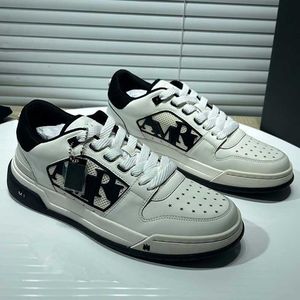 2023 Automne et hiver Nouveaux hommes Designer Chaussures de sport Couple Chaussures de sport à la mode Vert olive Véritable cuir supérieur Semelle en caoutchouc Femmes Low Top Skateboarding Chaussures 35-46