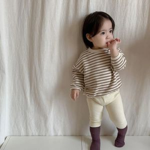 2023 Automne Bébé Vêtements à manches longues Ensemble garçon fille rayé t-shirts leggings solides 2pcs costume infantile enfant en bas âge tenues décontractées 240314