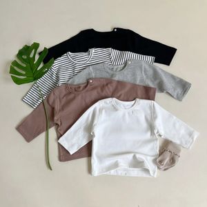 2023 AUTUMNE Baby à manches longues T-shirt Cotton Boy Striped Fottings Girl Solid Simple Casual Pullover Clothes Infant 240409