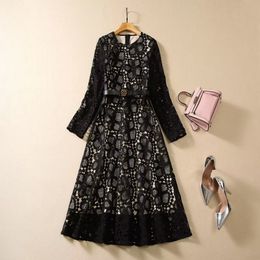 2023 Automne Black Floral Lace Robe ceinturée à manches longues Roues MIDI BOUCHES S3G120809