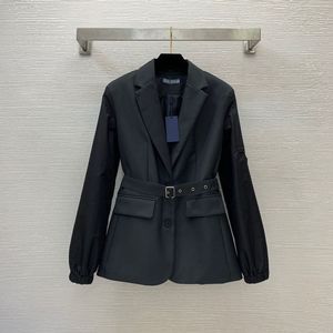 2023 Herfst Zwarte Effen Kleur Blazers Met Lange Mouwen Notched Revers Knoppen Single-Breasted Nylon Uitloper Jassen B3S242354