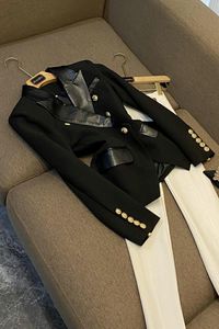 Otoño 2023, Blazers con paneles de Color sólido negro, manga larga, botones de solapa con muescas, prendas de vestir con doble botonadura, abrigos O3G302236
